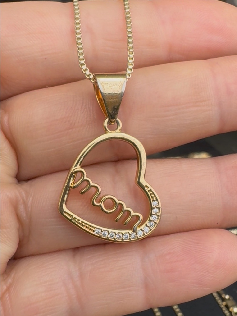 Gold 'Mom' Heart Pendant Necklace - Elegant Women's Jewelry